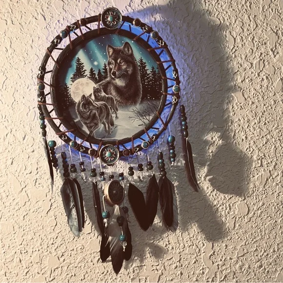 Wolf Dreamcatcher with Blue & Red intermittent lights - Picture 1 of 9